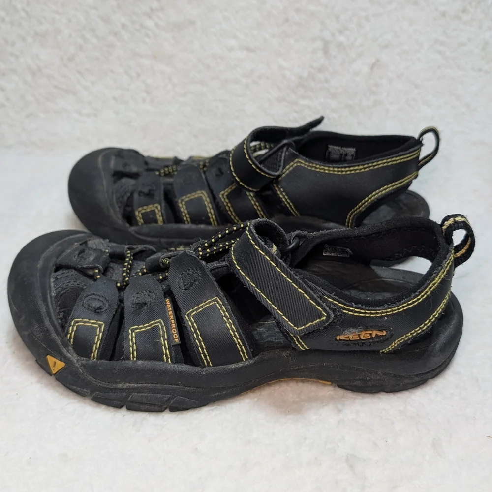KEEN Kids sz 2 Newport H2 Black Yellow Summer Water Shoe Sandals Beach Hike